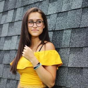 Meet your Posher, Laury